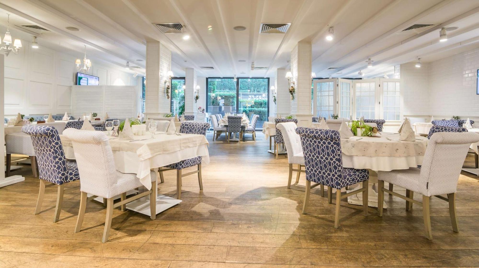 Western Olives - Free Pool & Parking