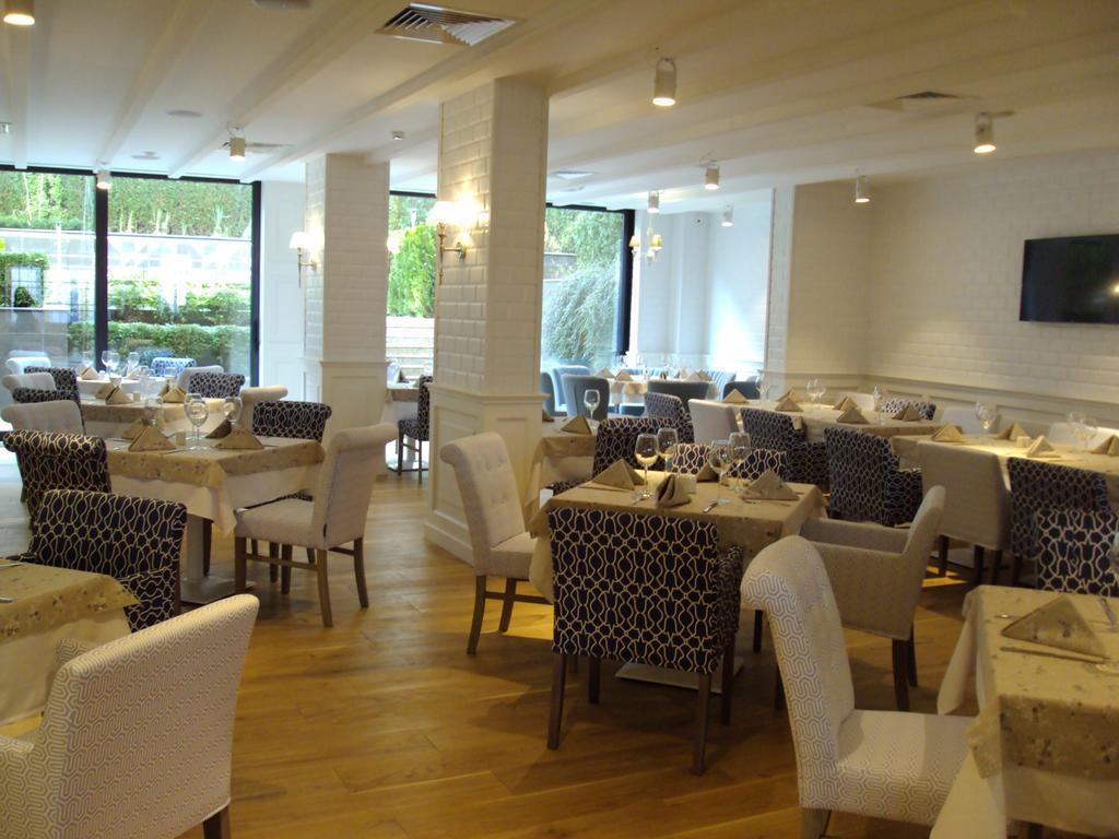 מלון Western Olives - Free Pool & Parking 4*