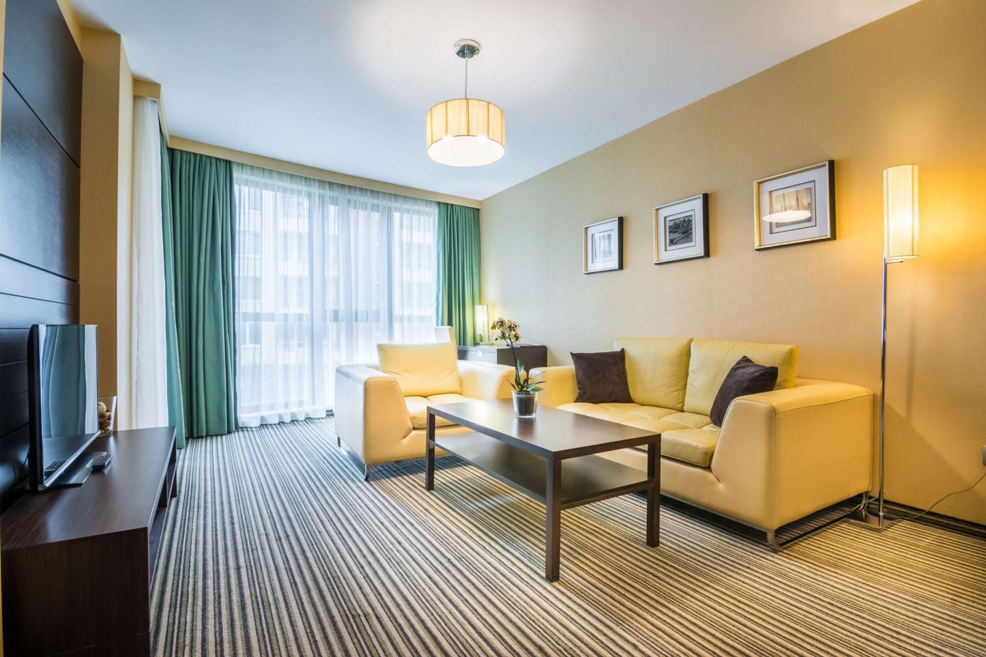 Hotel Western Olives - Free Pool & Parking 4*