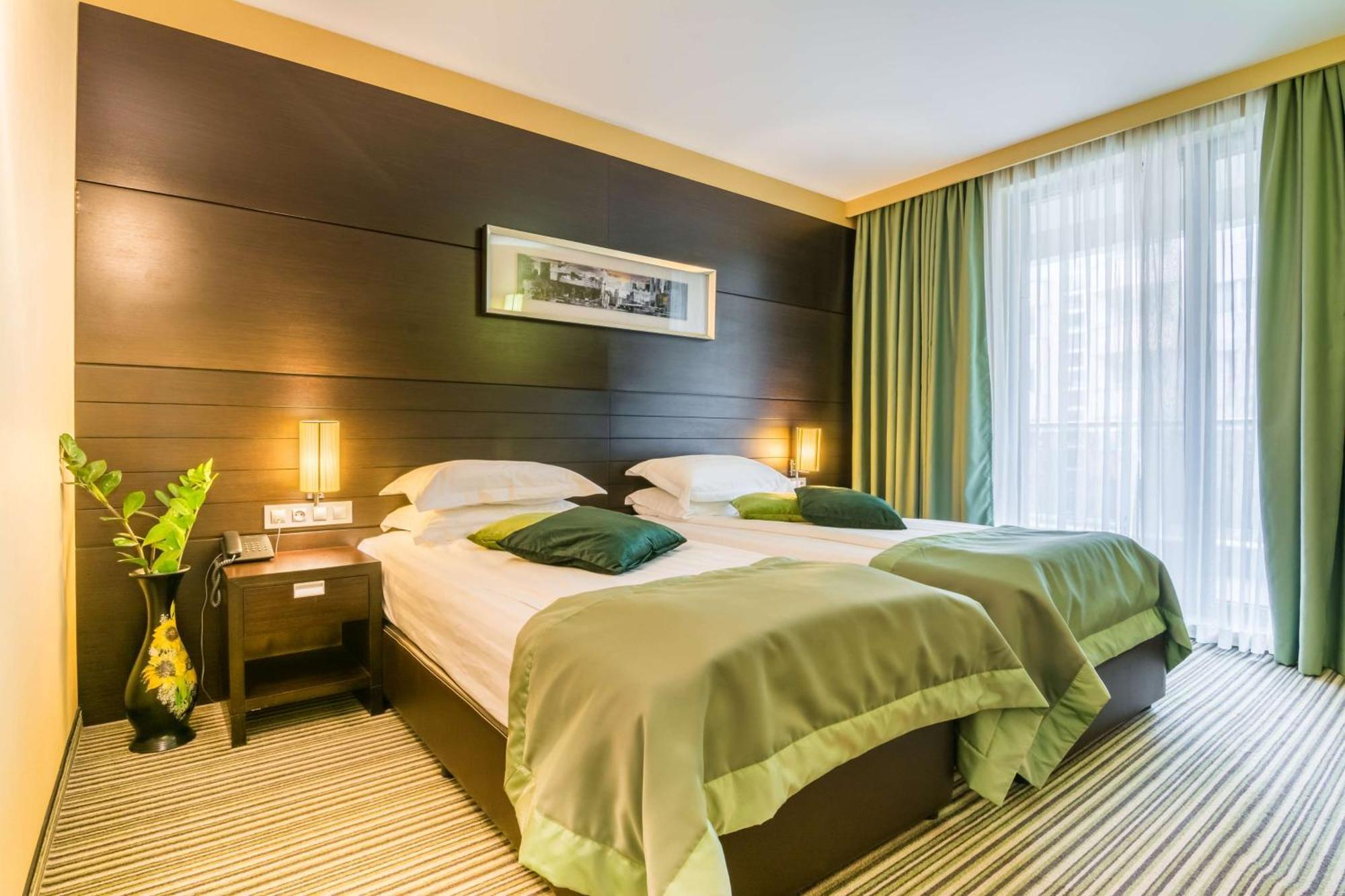 Western Olives - Free Pool & Parking Hotel 4*