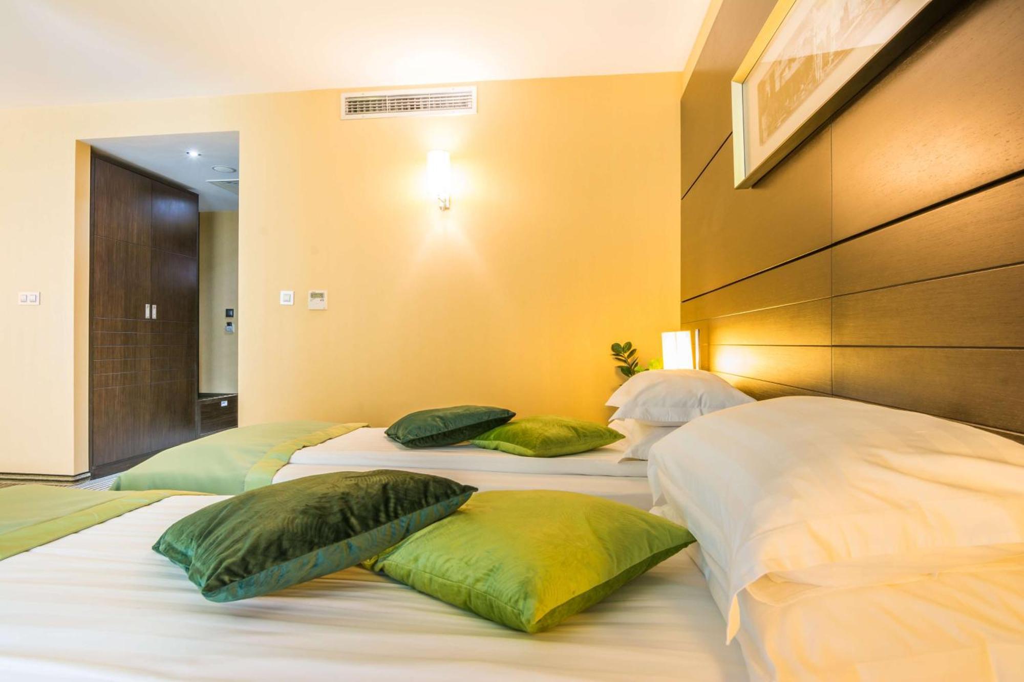 Hotel Western Olives - Free Pool & Parking